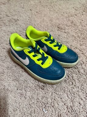 Nike Kids Teal and Neon Yellow Low-Top Sneakers
